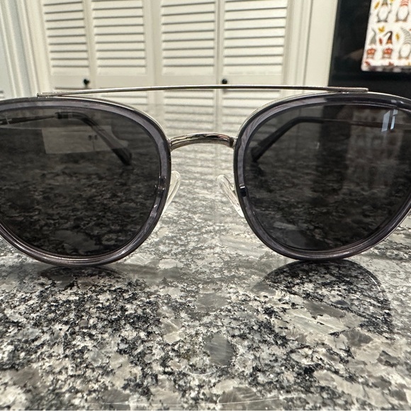 Diff Sunglasses 🕶️ with Case - Picture 5 of 7